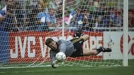 Bonner gets down low to keep Timofte's penalty out